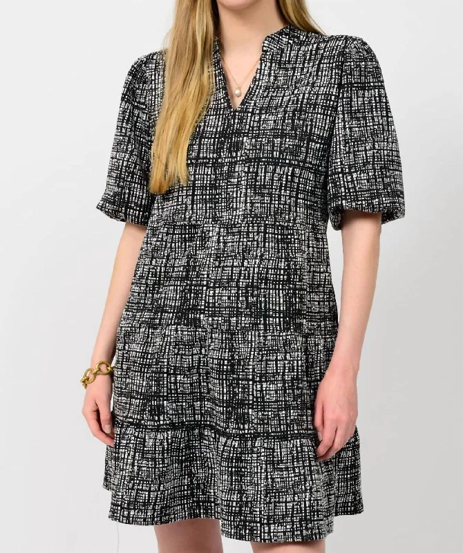 Graphic Tiered Knit Dress In Black